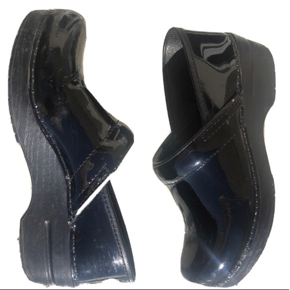 Dansko Professional Patent Leather Clogs Sz 8 Euro 39 - Picture 1 of 13